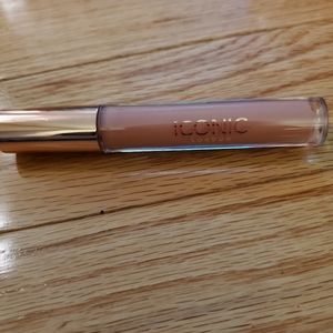 Iconic London Plumping Lipgloss in nearly nude